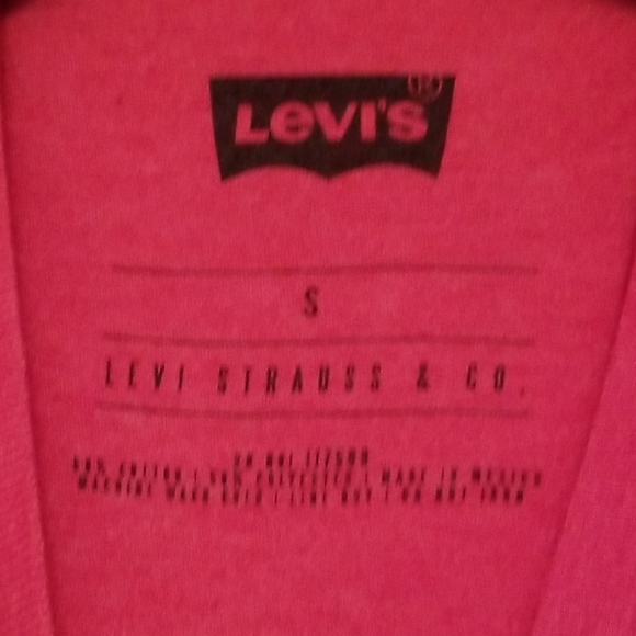 Levi's red tshirt - Picture 5 of 5